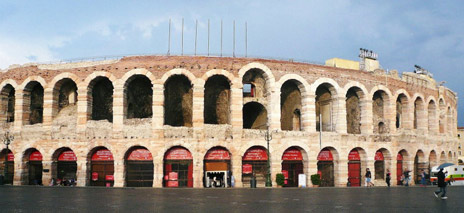 Una immagine diurna dell'Arena di Verona